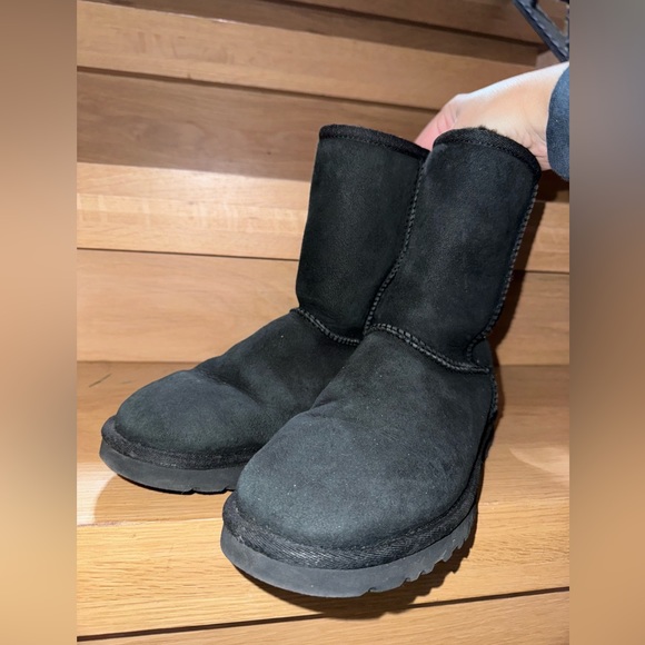 UGG Australia Women's Classic Short Boots 🥾 Black | Size 8 - Picture 2 of 6